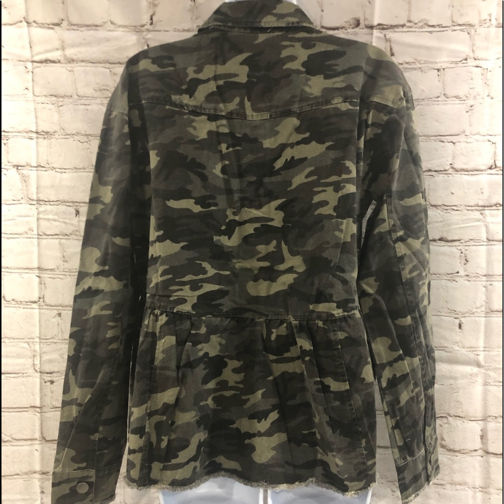🎊HP🎉1 Left🎊Camouflage Peplum Trucker Jacket For Women-Measurements in Pics✨ - Picture 7 of 16